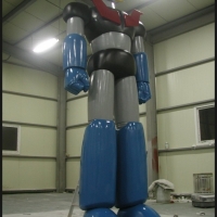 Mazinga Robot<br/>h 4500 x 800 x 2300 mm / urethane, Styrofoam, mixed media / 2011